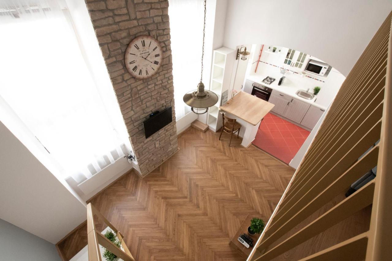 Standard By Hi5 - Rákóczi 23 * Budapest